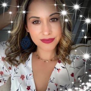 Meet your Posher, Desiree